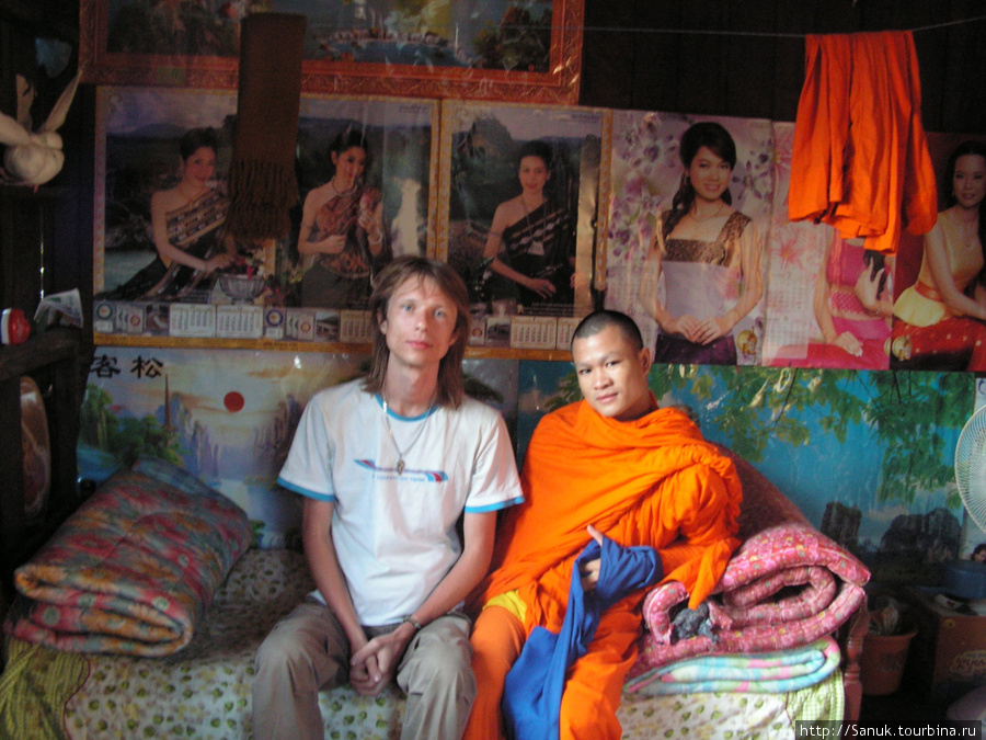 Vang Vieng. В буддистском монастыре мне разрешили остаться на ночь Лаос