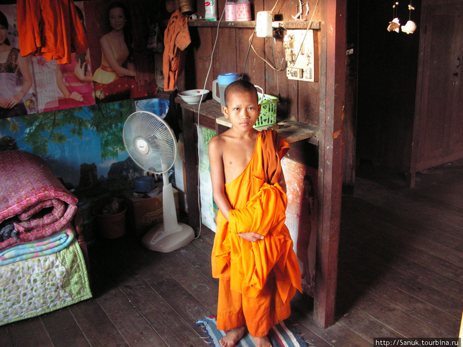 Vang Vieng. Юный монах Лаос