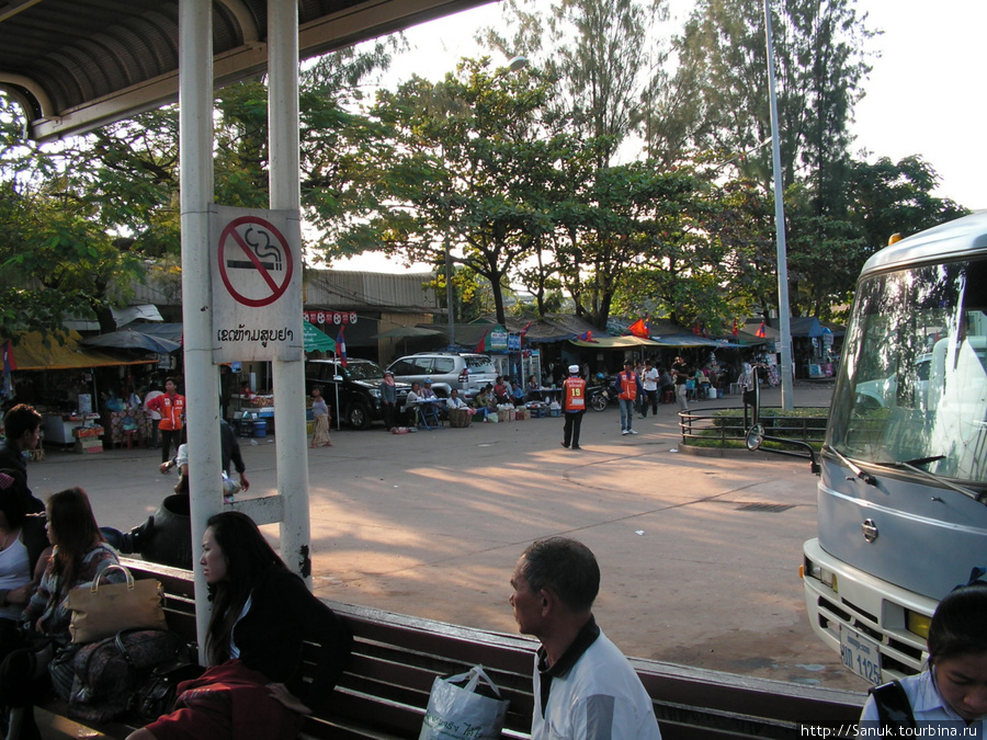 Вьентьян. Автобусная станция Лаос