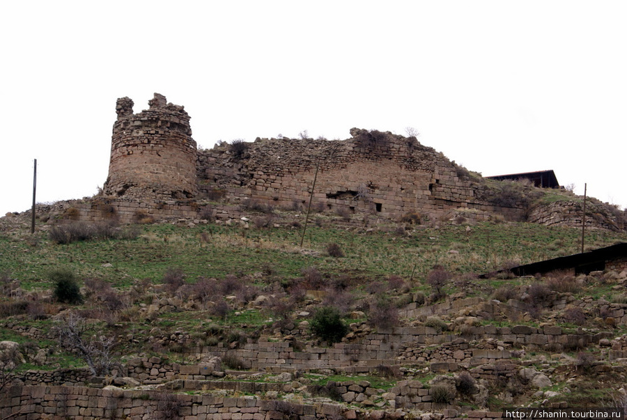 Турецкая крепость у руин Пергама Бергама (Пергам) античный город, Турция