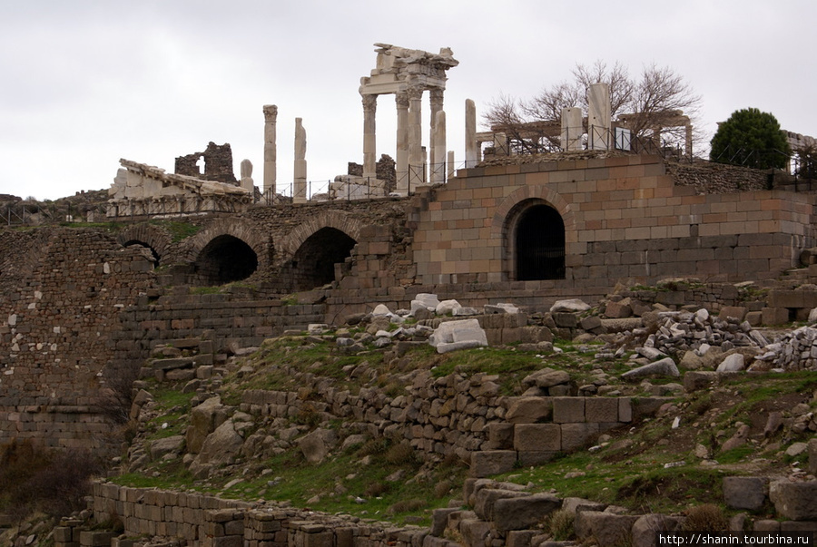 Руины Пергама Бергама (Пергам) античный город, Турция