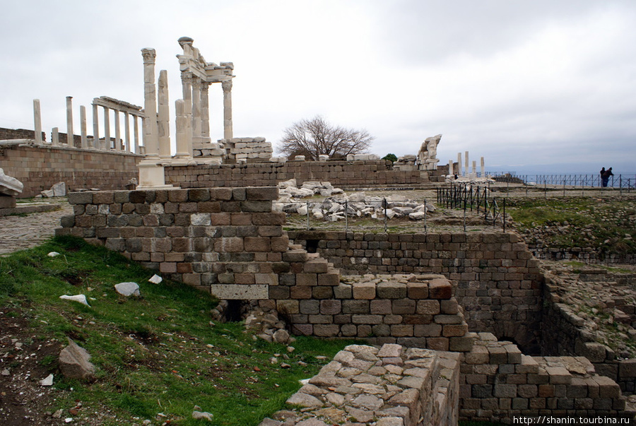 Храм Траяна Бергама (Пергам) античный город, Турция
