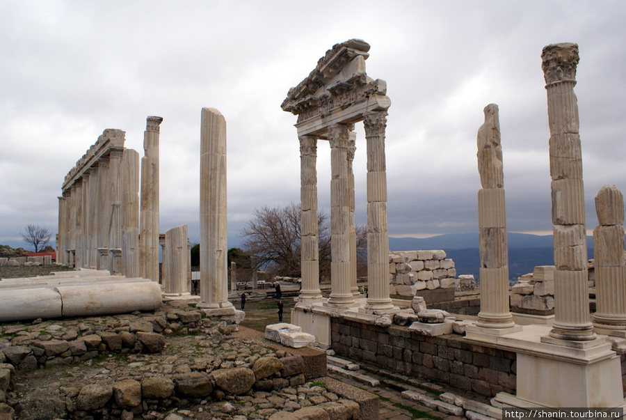 Храм Траяна в Пергаме Бергама (Пергам) античный город, Турция