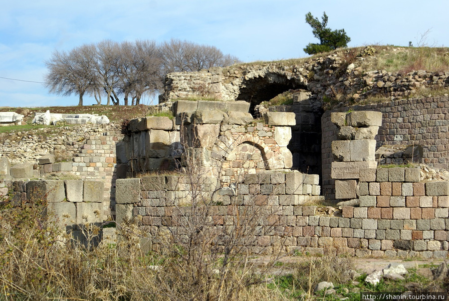 Руины в Асклепионе Бергама (Пергам) античный город, Турция