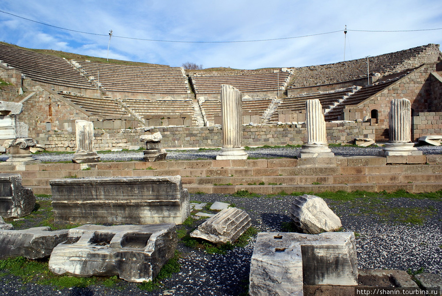 Амфитеатр в Асклепионе Бергама (Пергам) античный город, Турция