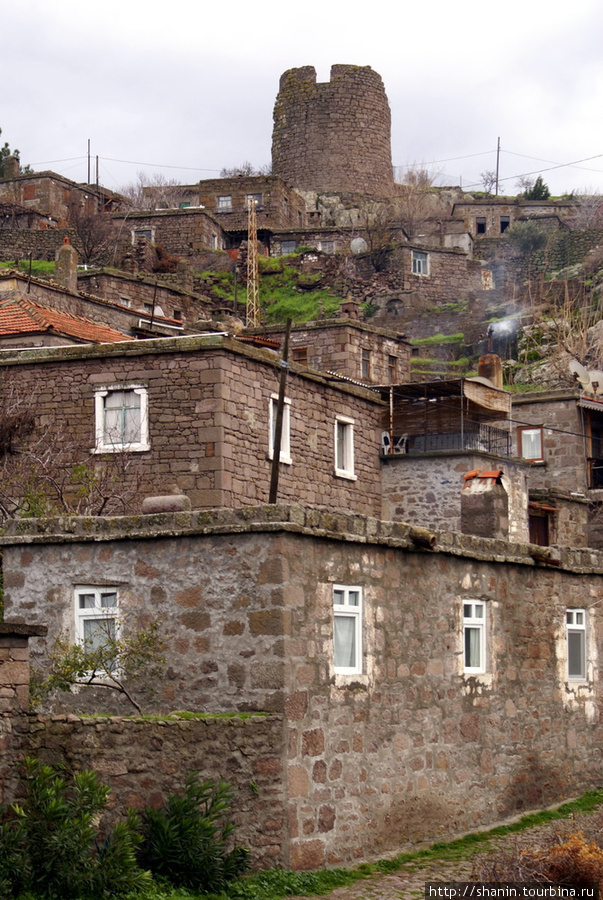 Башня над деревней Бехрамкале Эгейский регион, Турция