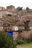 Деревня Бехрамкале на окраине руин