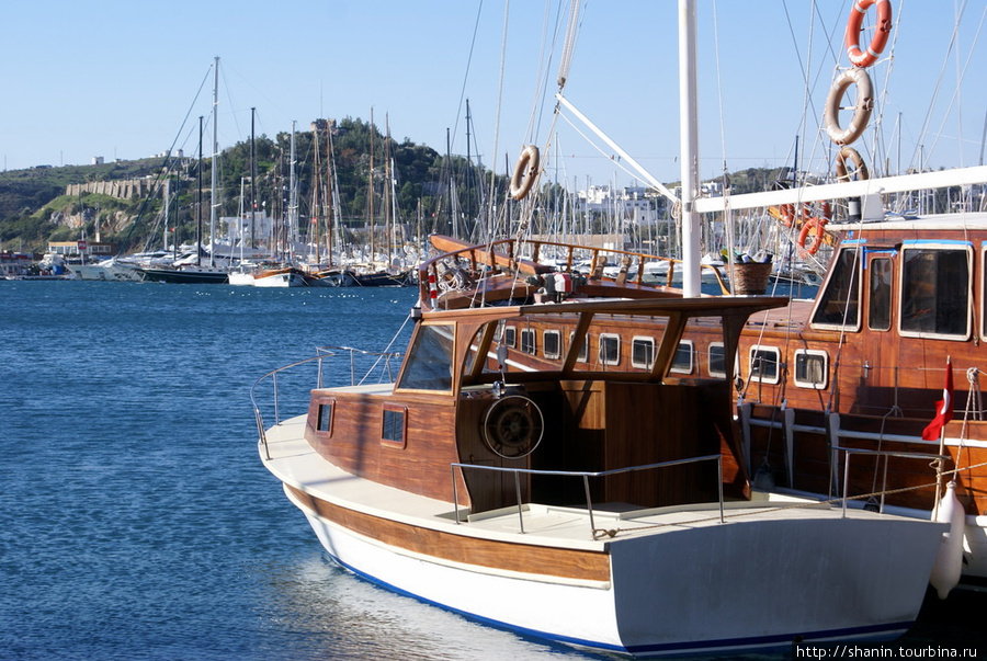 Лодки у причала в Бодруме Бодрум, Турция