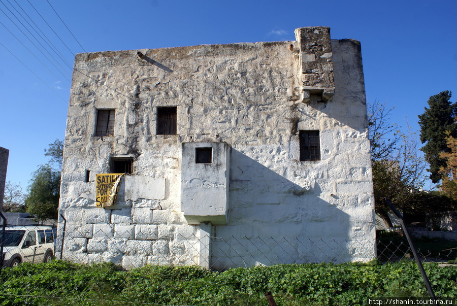 Обычный, только очень старый дом в Бодруме Бодрум, Турция
