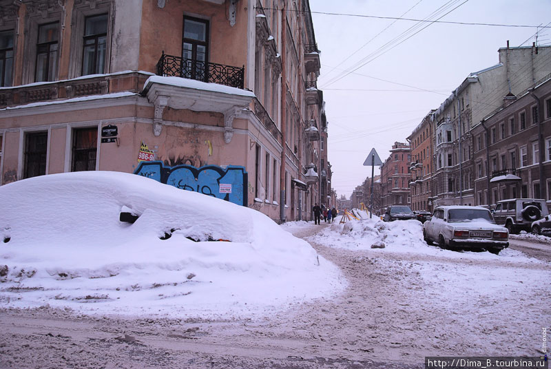 машина-сугроб Санкт-Петербург, Россия