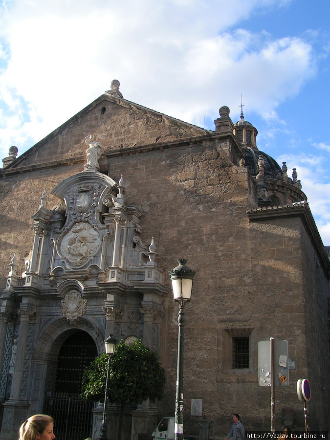 Боковой вид на храм Гранада, Испания