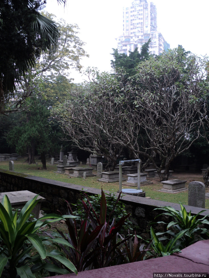 старинное кладбище Макао
