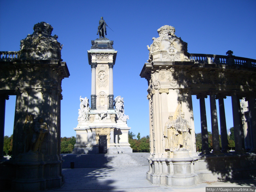 Памятник королю Альфонсу Четвертому Мадрид, Испания