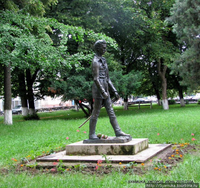 Памятник Ш. Петефи Ужгород, Украина
