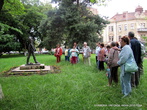 Группа венгерских туристов у памятника Ш. Петефи.
