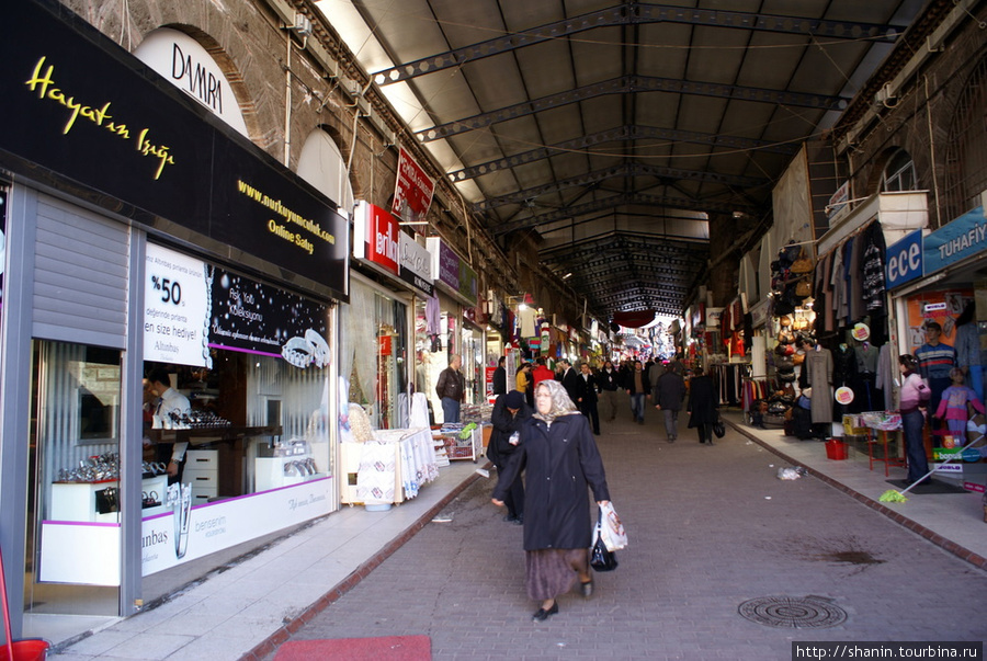 Внутри крытого рынка Бедестен в Бурсе Бурса, Турция