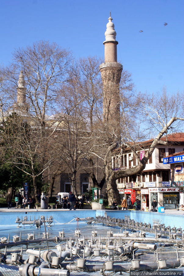 Фонтан перед Великой мечетью Бурса, Турция