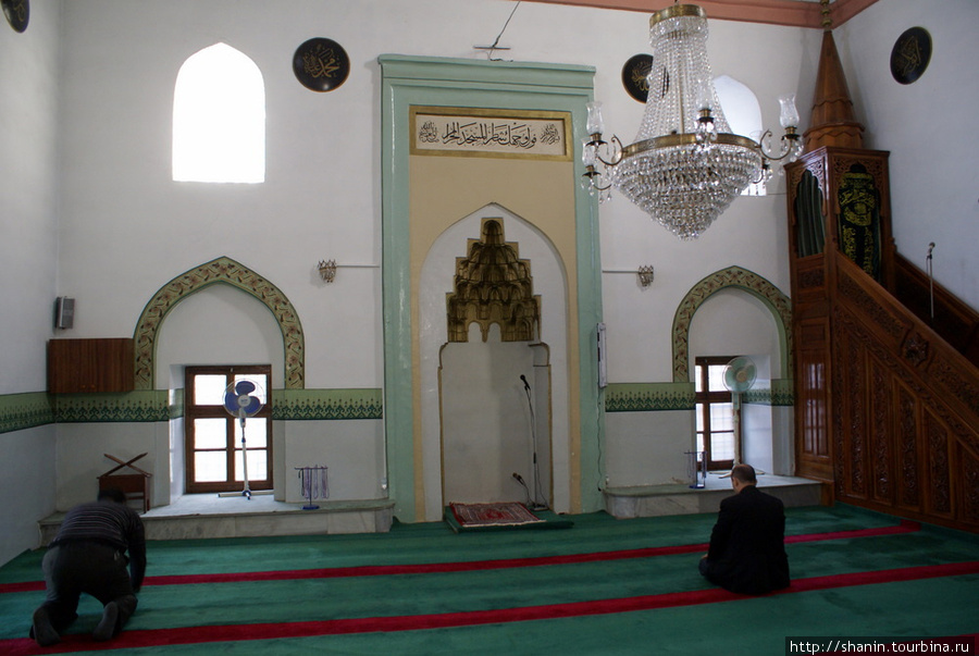 В мечети Сельчукхатун в Бурсе