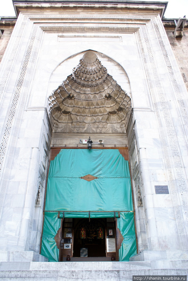 Вход в Великую мечеть Бурса, Турция