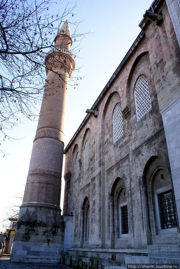 Минарет и стена Великой мечети Бурса, Турция