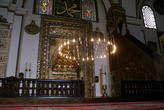 Михраб и люстра в Великой мечети в Бурсе