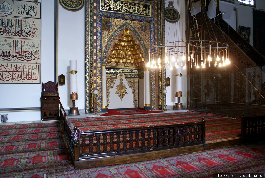 В Великой мечети в Бурсе Бурса, Турция