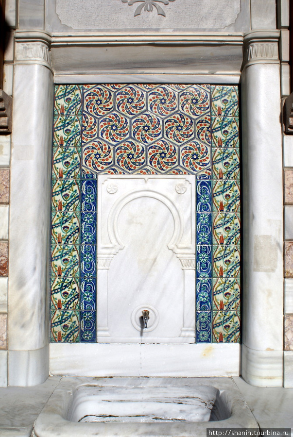 Фонтан в Великой мечети в Бурсе Бурса, Турция