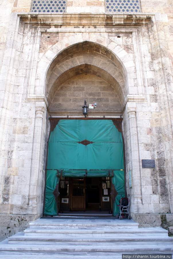 Вход в мечеть Бурса, Турция