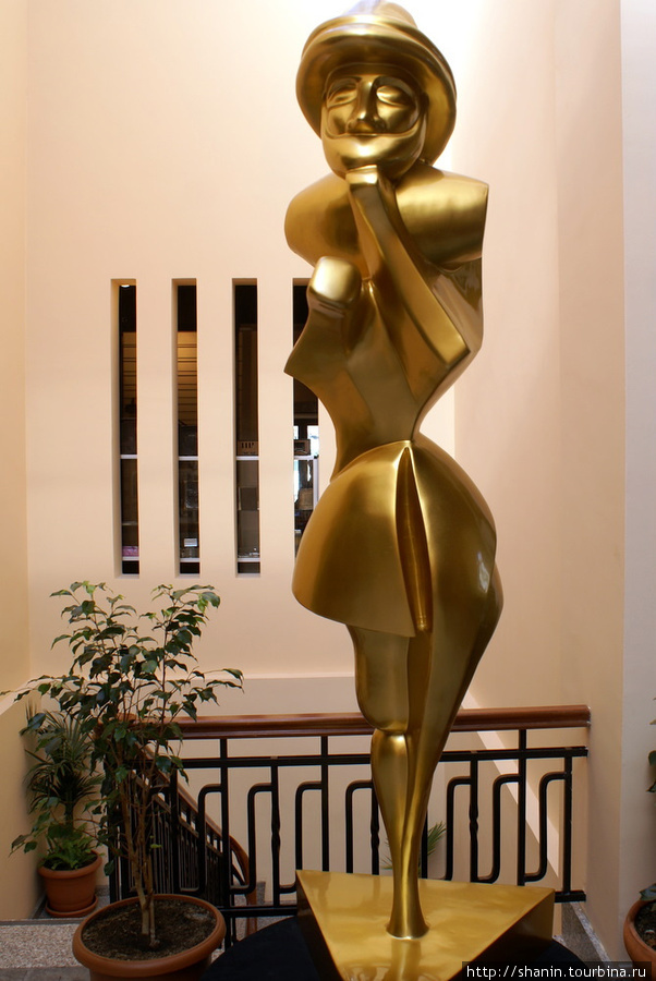 Золотая статуя Бурса, Турция
