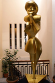 Золотая статуя