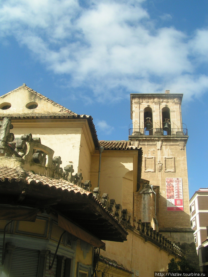 Основное здание и колокольня Кордова, Испания