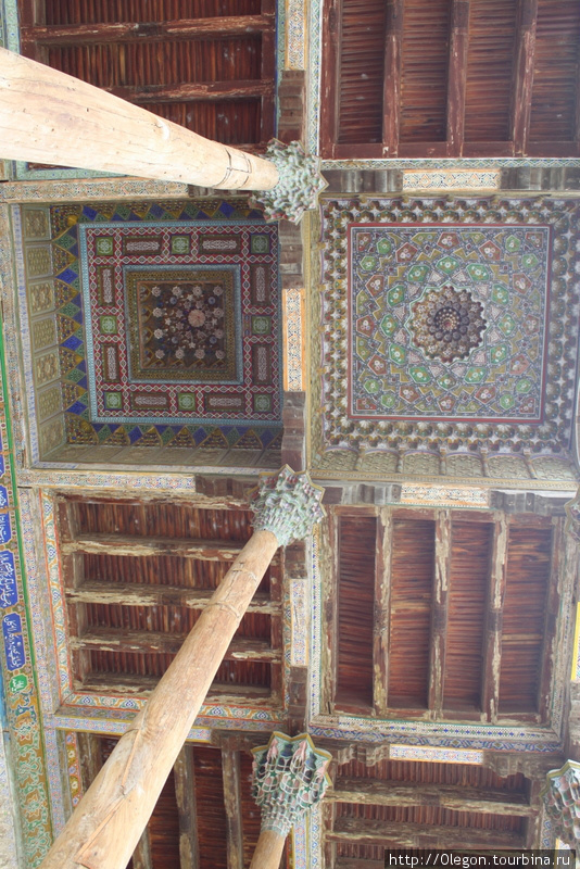 Расписной потолок летнего айвана Бухара, Узбекистан