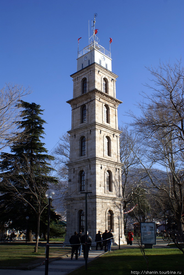 Башня с часами в парке Бурса, Турция