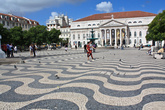 Площадь Коммерции — центральная площадь Лиссабона, на которой до 1755 г. располагался королевский дворец, в центре площади  памятник королю Жозе I.