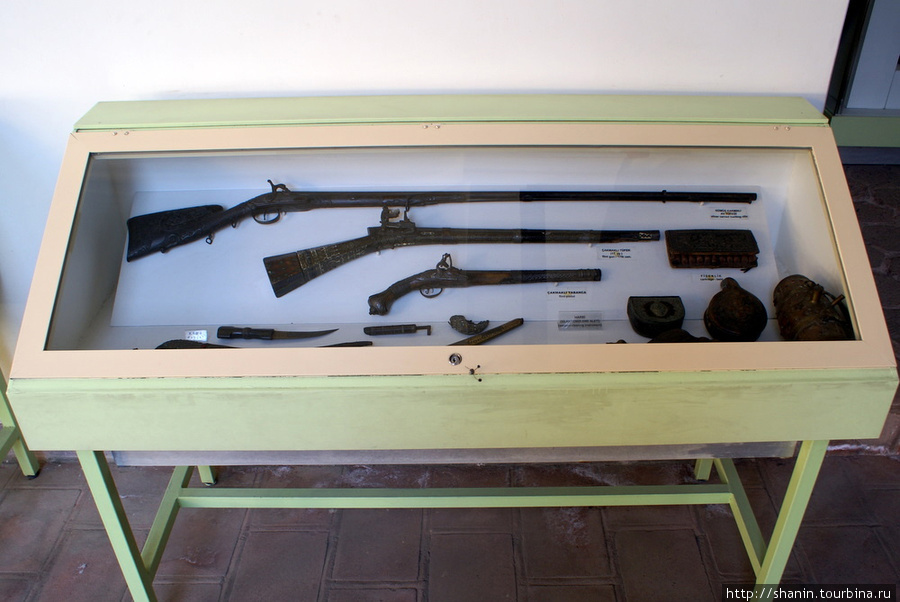 Старинное огнестрельное оружие в Музее турецкого и исламского искусства Бурса, Турция