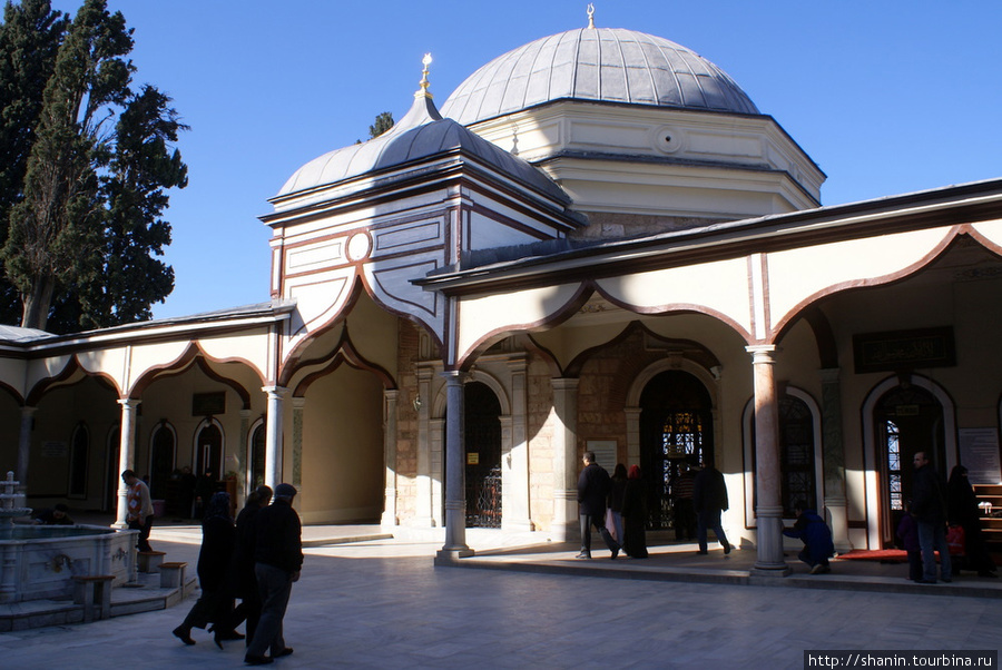 Внутренний двор мечети Эмирсултан Бурса, Турция