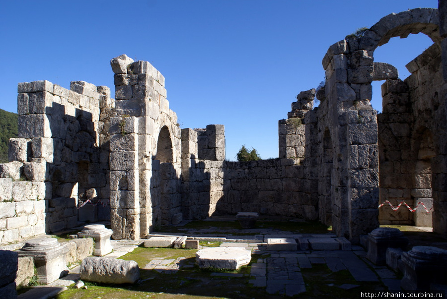 Руины базилики в Кауносе Дальян, Турция