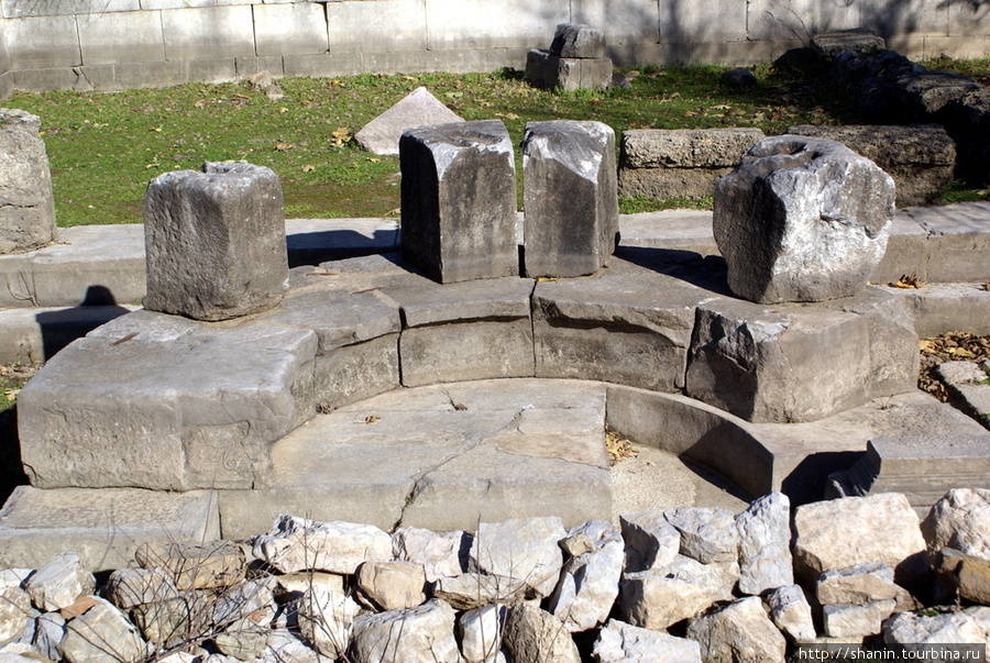 Основание храма в Кауносе Дальян, Турция