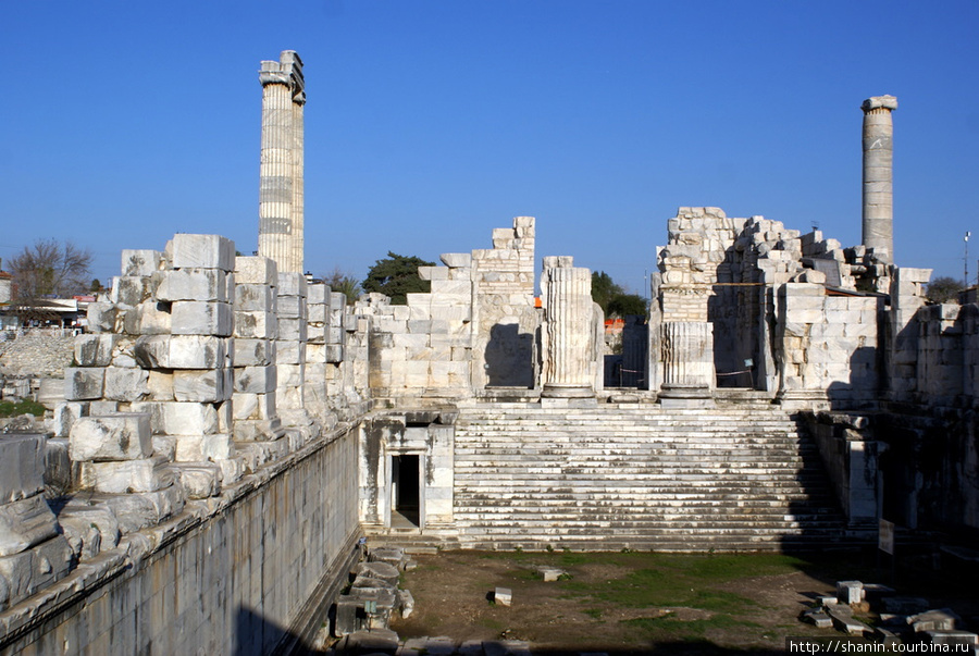 В храме Аполлона в Дидиме Дидим, Турция