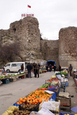Рынок у стен крепости Егирдир