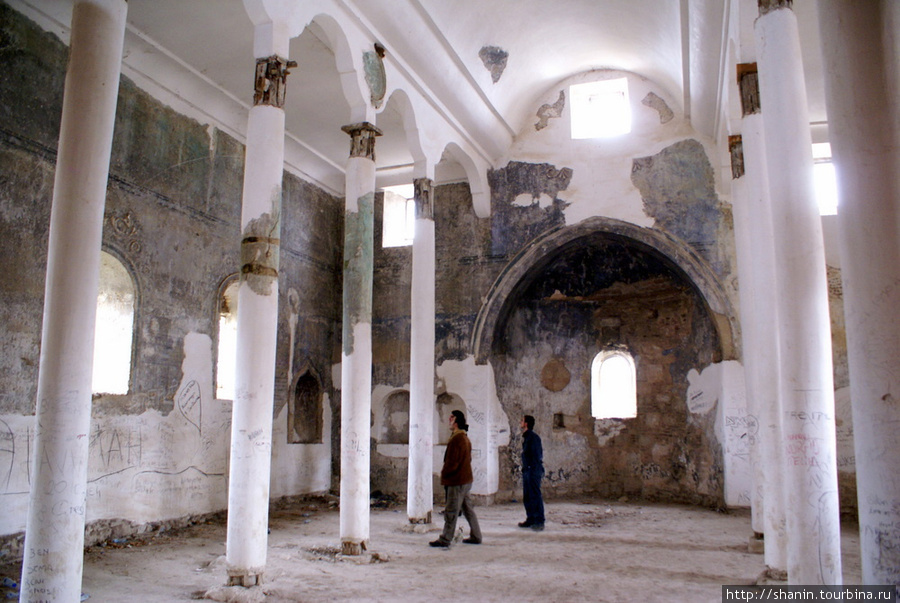 В церкви Святого Стафана Эгирдир, Турция