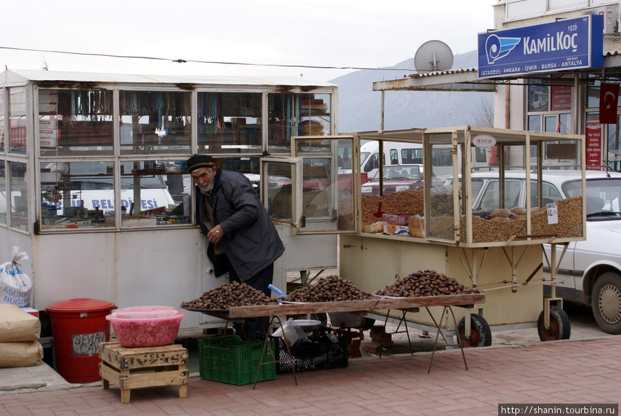 На рынке Эгирдир, Турция