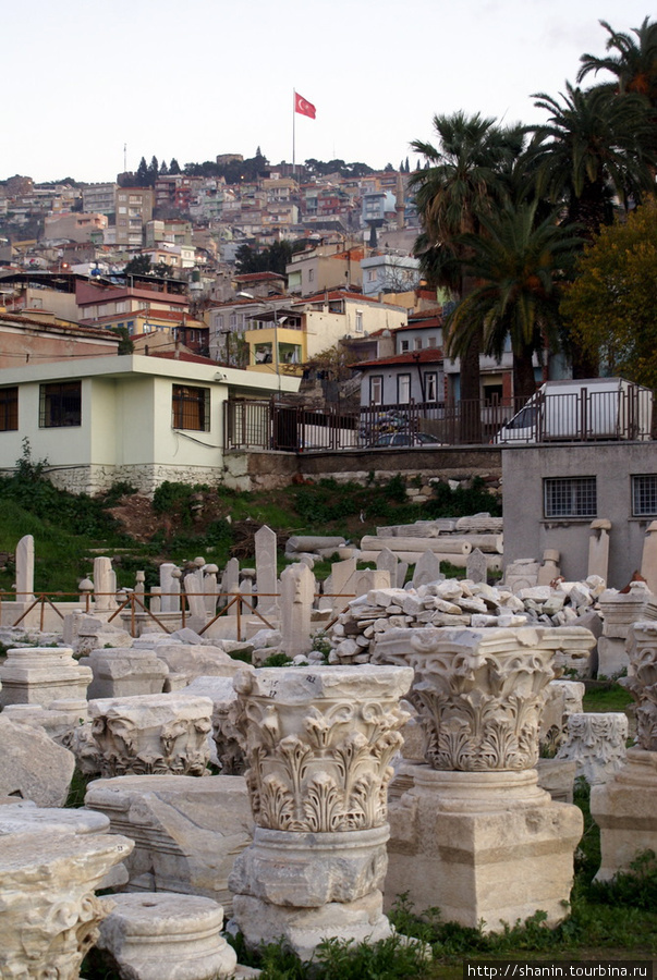 Куски колонн Измир, Турция