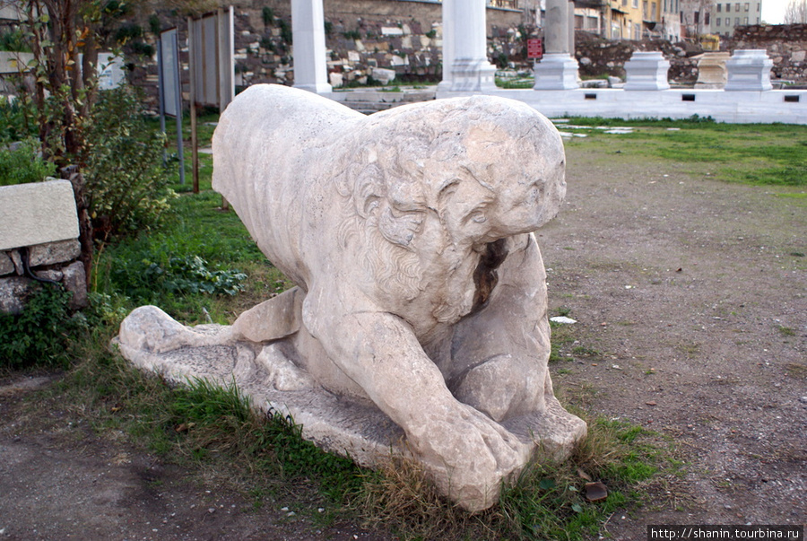Каменный лев Измир, Турция
