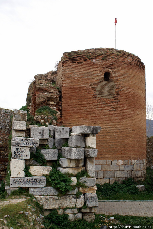 Башня у ворот Йенишехир в Изнике Изник, Турция