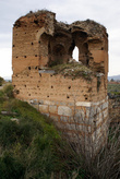 Полуразрушенная башня античной Никеи