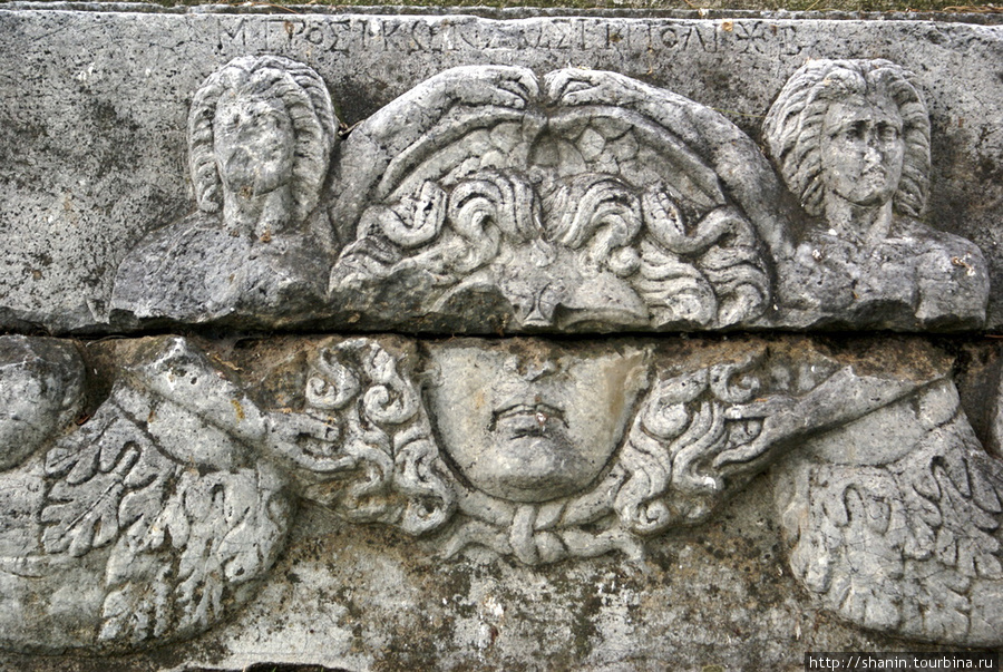 Римский рельеф на камне Изник, Турция