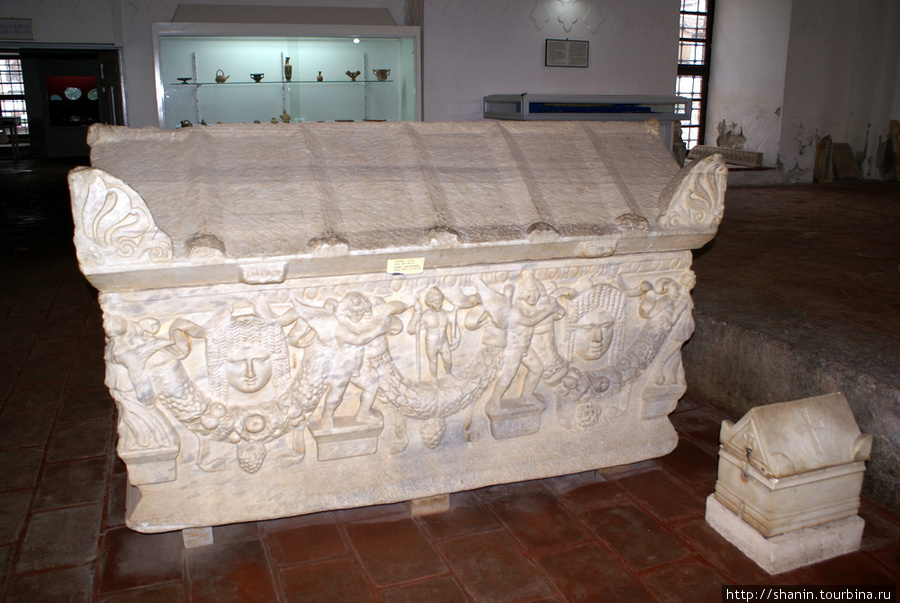 Римская гробница в Археологическом музее Изника Изник, Турция