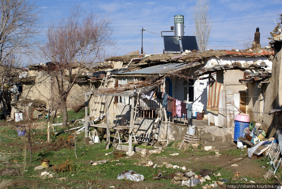 И так здесь тоже живут — трущобы в Карамане Караман, Турция