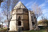 Гробница Юнус Эмре в центре Карамана